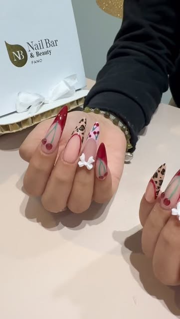 Manicure rossa con nail art leopardata, Nail Bar Senigallia