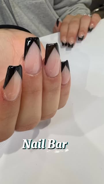 Interno del salone Nail Bar Senigallia